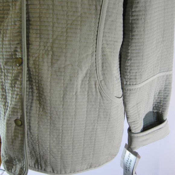 NWT Manteaux Lt Quilt Snap Front Jacket w/Hood - Picture 3 of 8